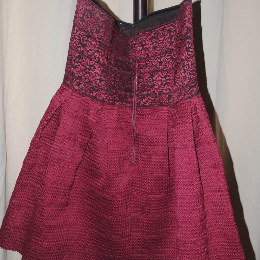 Lovely strapless cocktail dress - Picture 2 of 2